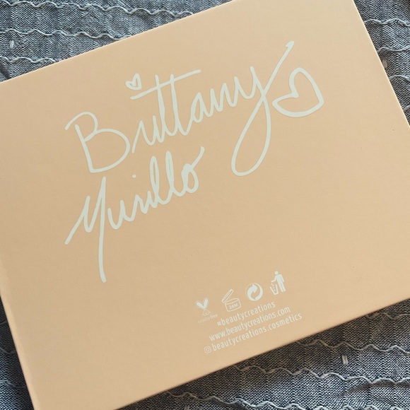 Murillo Twins x Beauty Creations Eye Shadow Palette - Picture 4 of 4